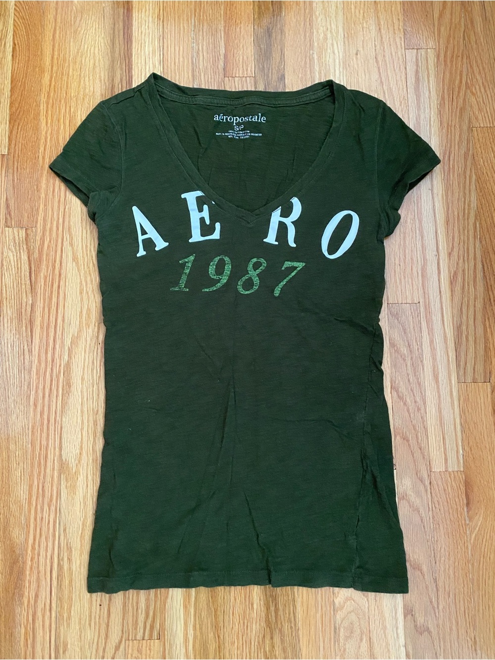Aeropostale Women’s V-Neck T-Shirt 2010s Style